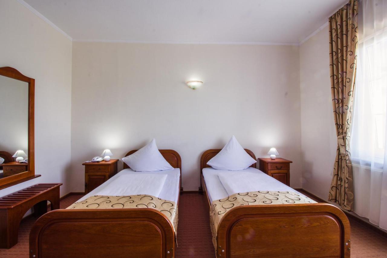 Hotel Europa Kokeltal Albeşti Eksteriør bilde